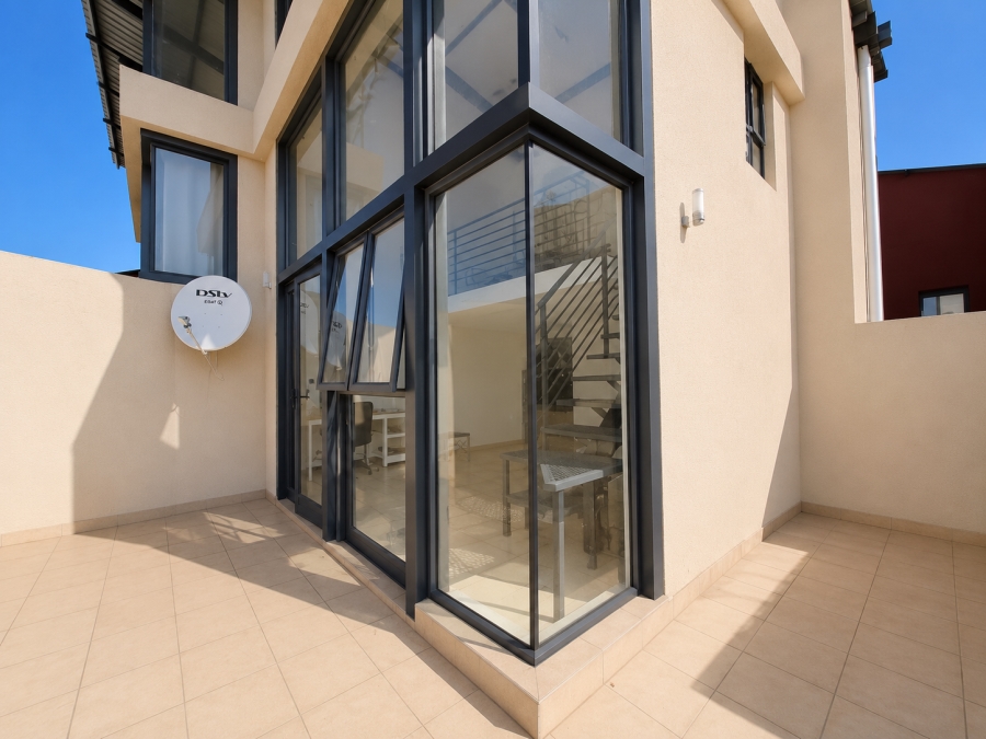 1 Bedroom Property for Sale in Rooihuiskraal North Gauteng