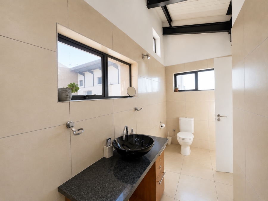 1 Bedroom Property for Sale in Rooihuiskraal North Gauteng