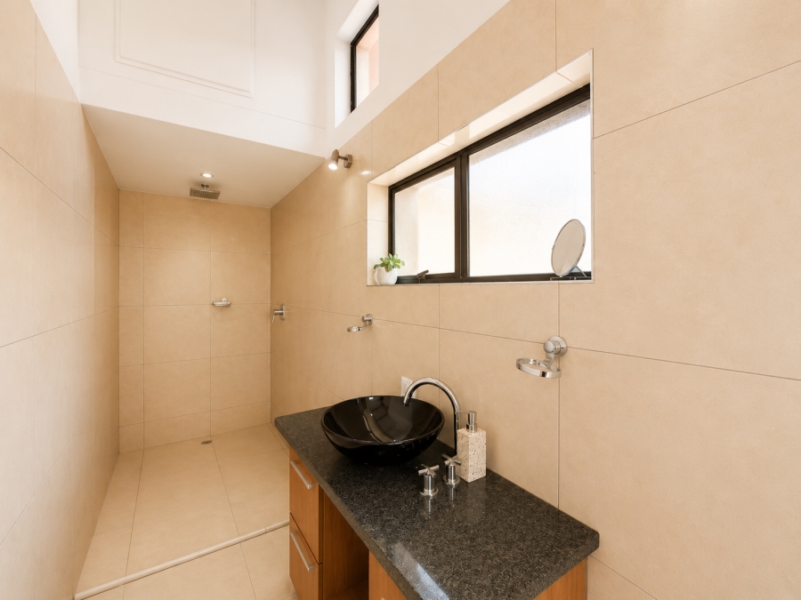 1 Bedroom Property for Sale in Rooihuiskraal North Gauteng