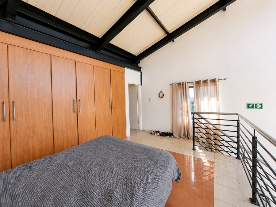 1 Bedroom Property for Sale in Rooihuiskraal North Gauteng