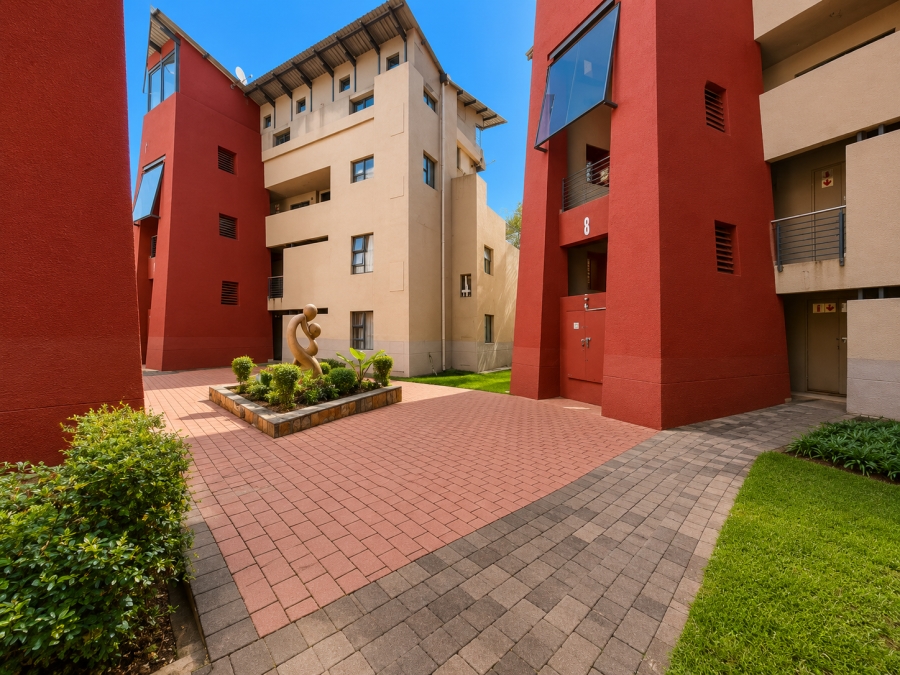 1 Bedroom Property for Sale in Rooihuiskraal North Gauteng