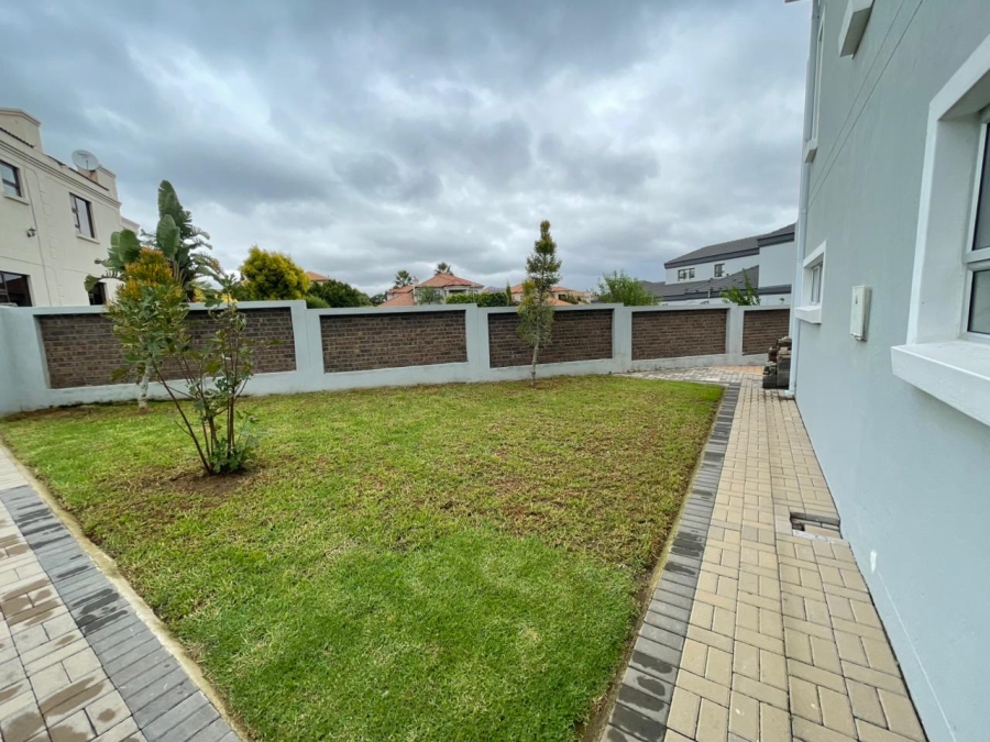 5 Bedroom Property for Sale in Crescent Wood Country Estate Gauteng