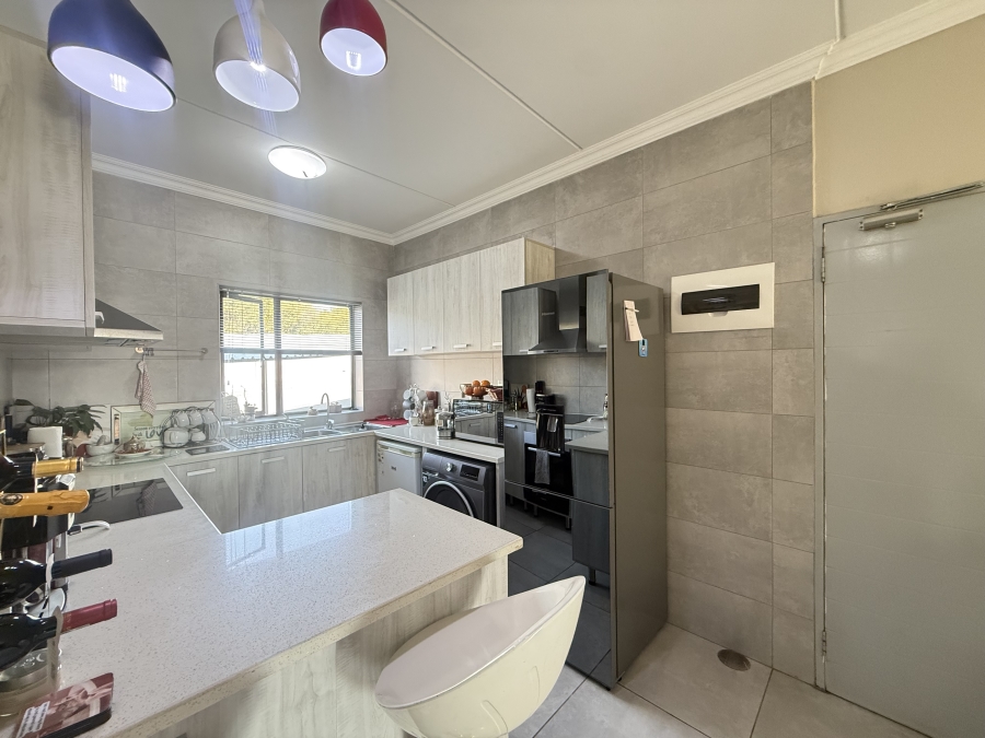 2 Bedroom Property for Sale in Broadacres Gauteng