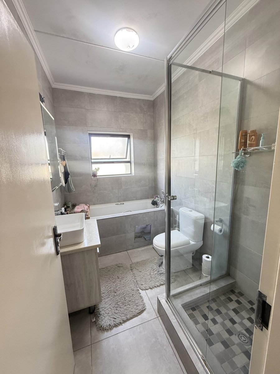 2 Bedroom Property for Sale in Broadacres Gauteng