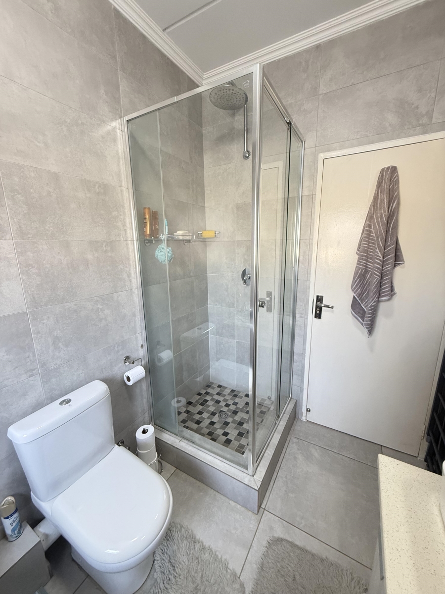 2 Bedroom Property for Sale in Broadacres Gauteng