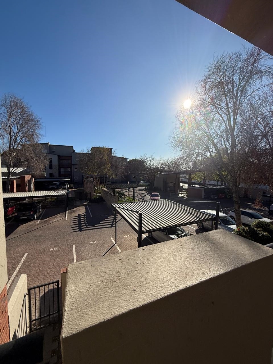 To Let 2 Bedroom Property for Rent in Pineslopes Gauteng