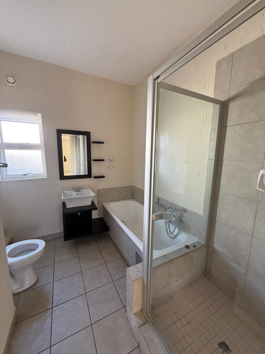 To Let 2 Bedroom Property for Rent in Pineslopes Gauteng