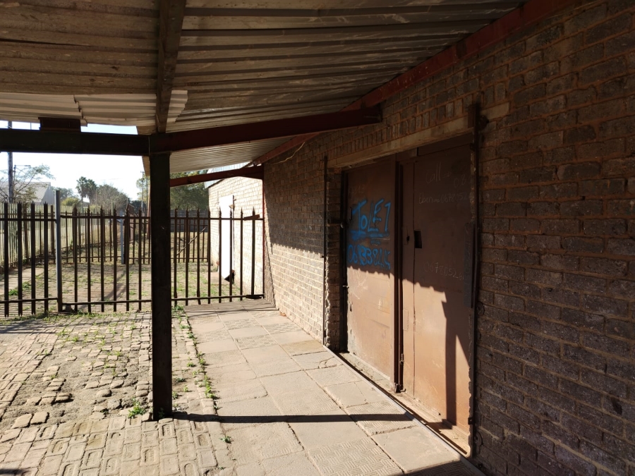 Commercial Property for Sale in Unitas Park Gauteng