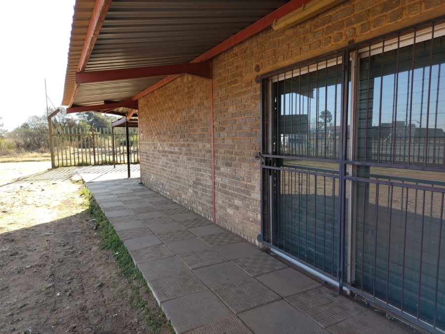 Commercial Property for Sale in Unitas Park Gauteng