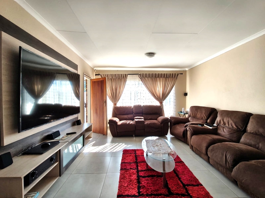 3 Bedroom Property for Sale in New Redruth Gauteng