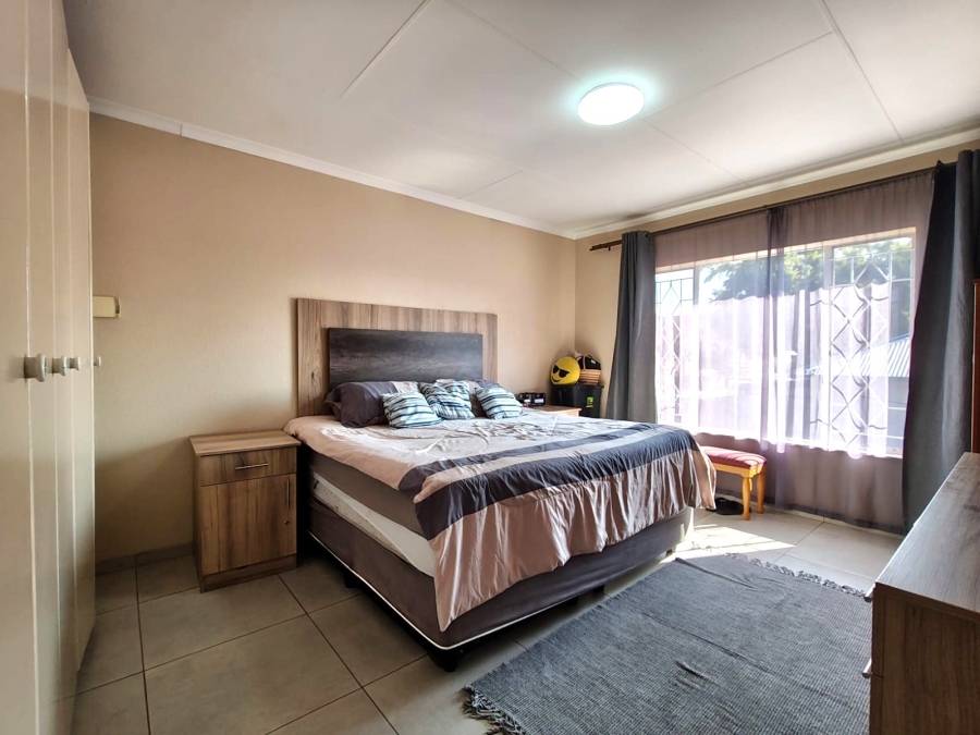 3 Bedroom Property for Sale in New Redruth Gauteng