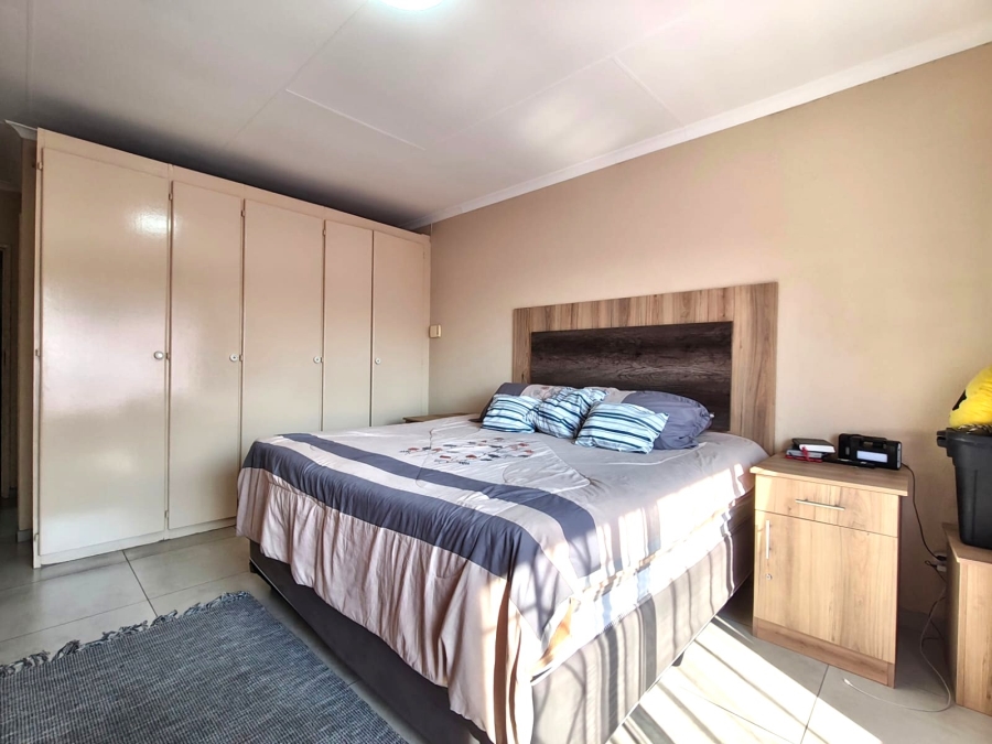 3 Bedroom Property for Sale in New Redruth Gauteng