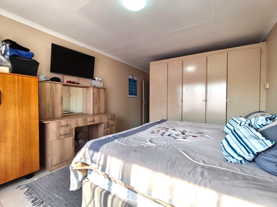 3 Bedroom Property for Sale in New Redruth Gauteng