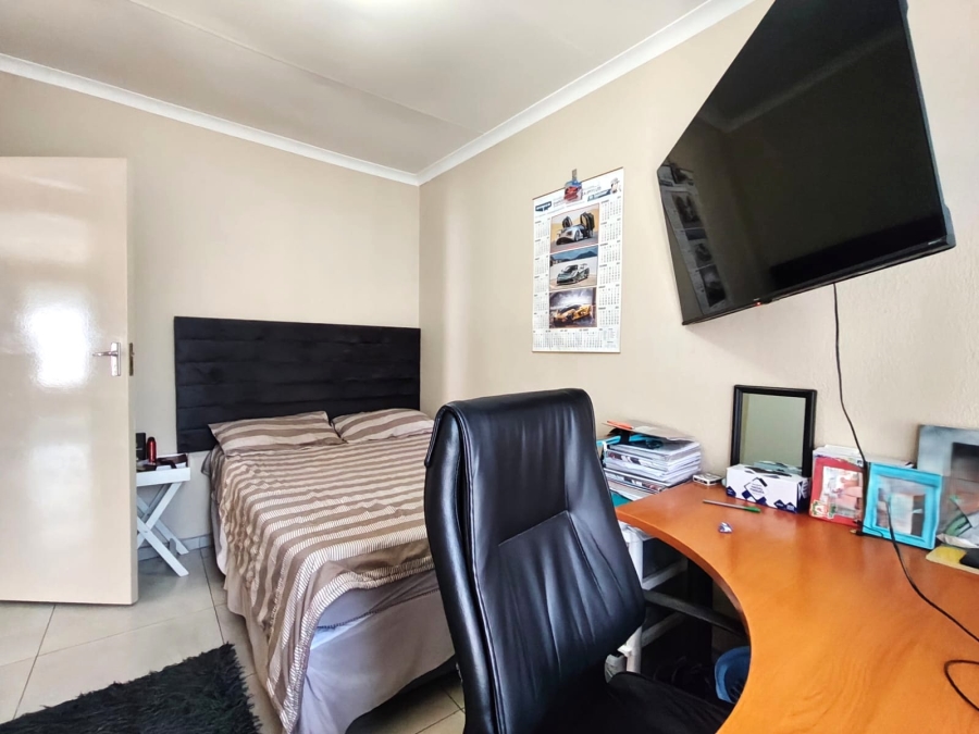 3 Bedroom Property for Sale in New Redruth Gauteng