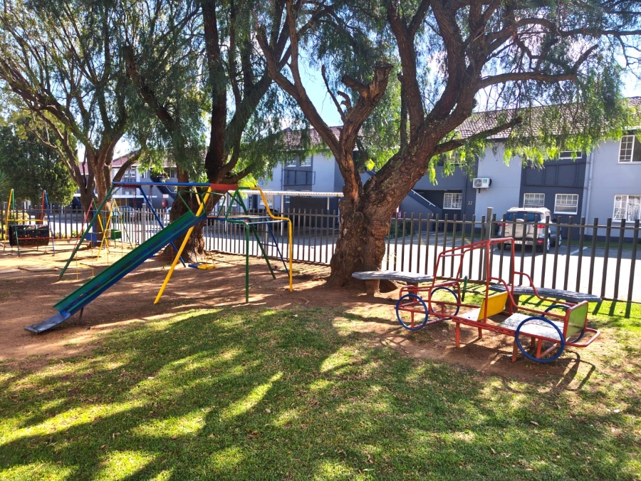 2 Bedroom Property for Sale in Verwoerdpark Gauteng