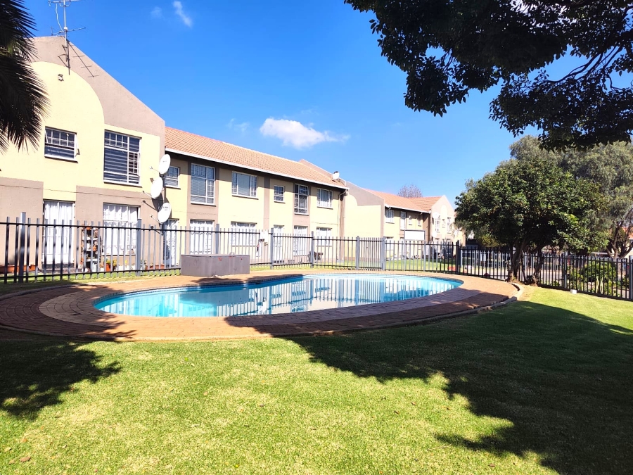2 Bedroom Property for Sale in Verwoerdpark Gauteng