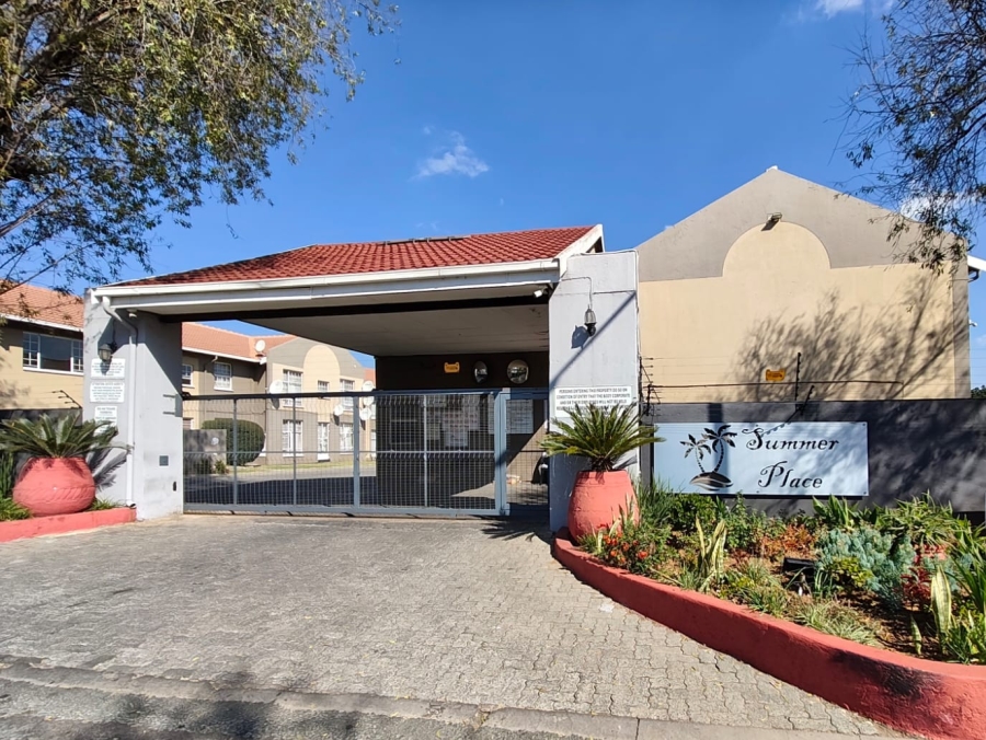 2 Bedroom Property for Sale in Verwoerdpark Gauteng