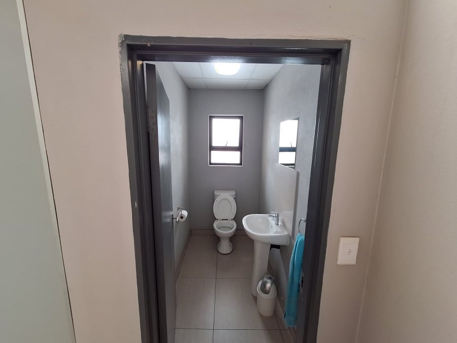 To Let Commercial Property for Rent in Princess A H Gauteng