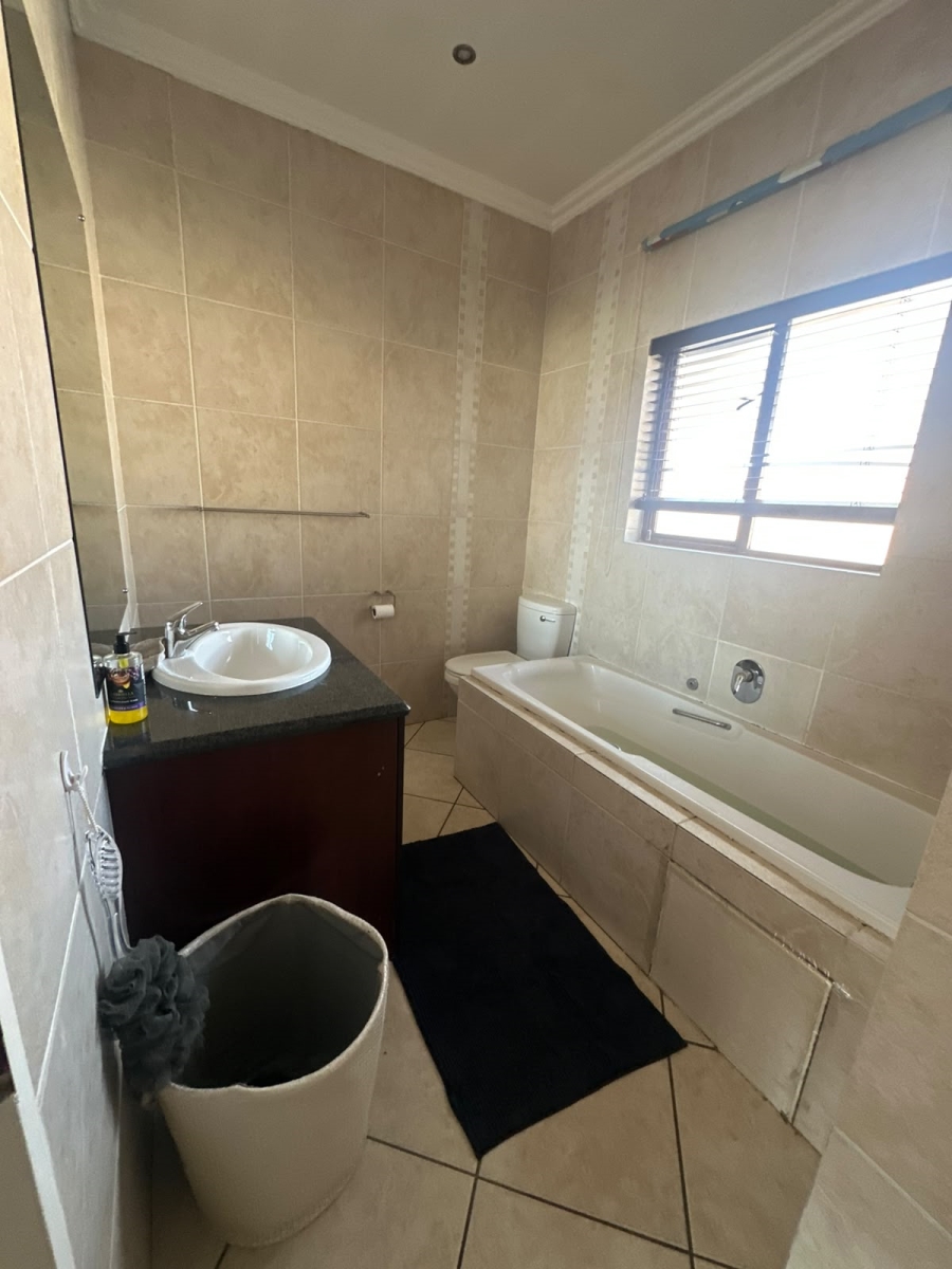 3 Bedroom Property for Sale in Glenvista Gauteng