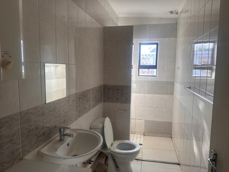 6 Bedroom Property for Sale in Discovery Gauteng