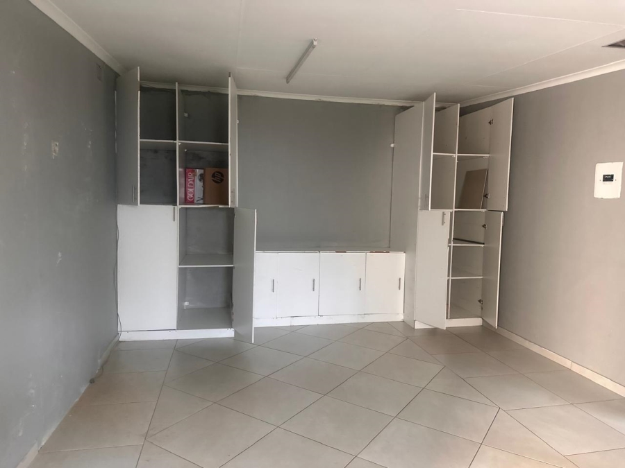 6 Bedroom Property for Sale in Discovery Gauteng