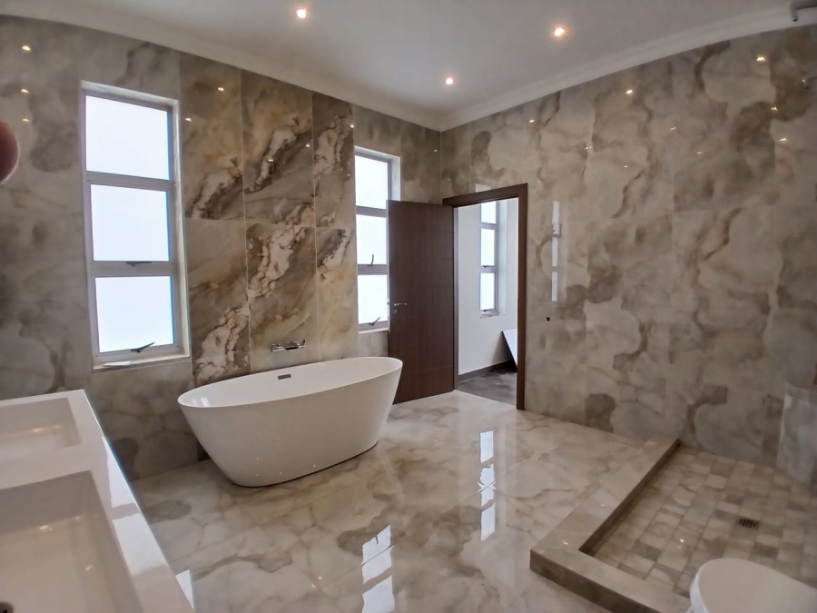 To Let 4 Bedroom Property for Rent in Waterkloof Ridge Gauteng