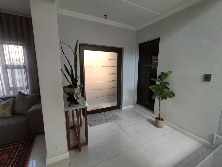 5 Bedroom Property for Sale in Beverley Gauteng