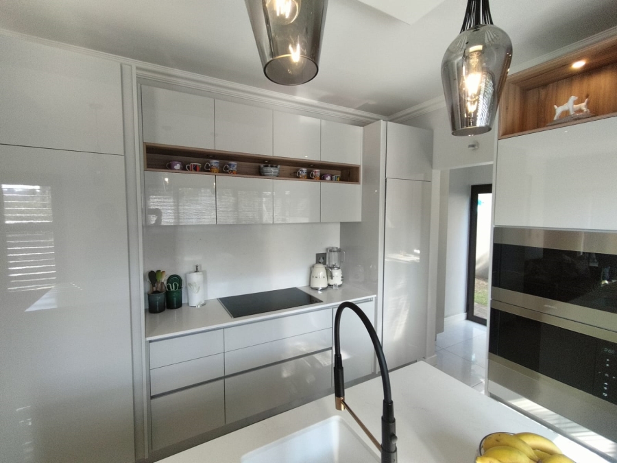 5 Bedroom Property for Sale in Beverley Gauteng