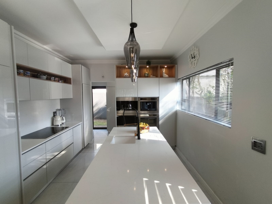 5 Bedroom Property for Sale in Beverley Gauteng