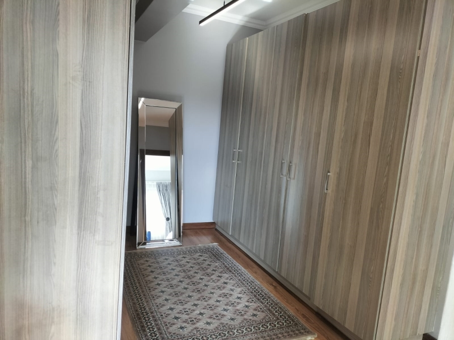 5 Bedroom Property for Sale in Beverley Gauteng