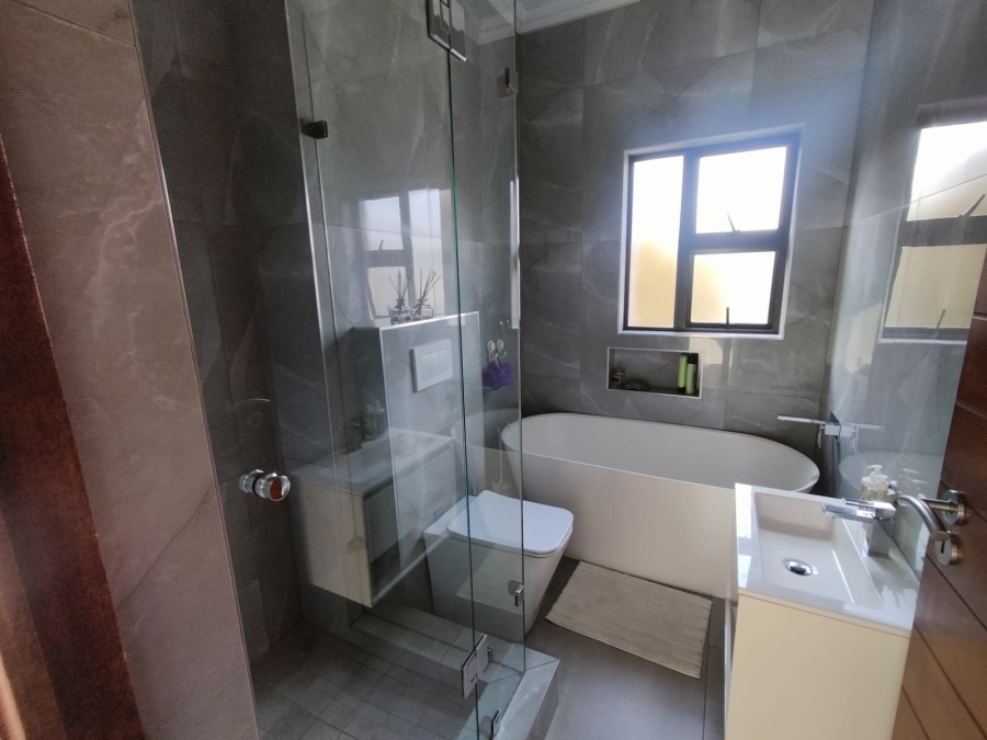 5 Bedroom Property for Sale in Beverley Gauteng