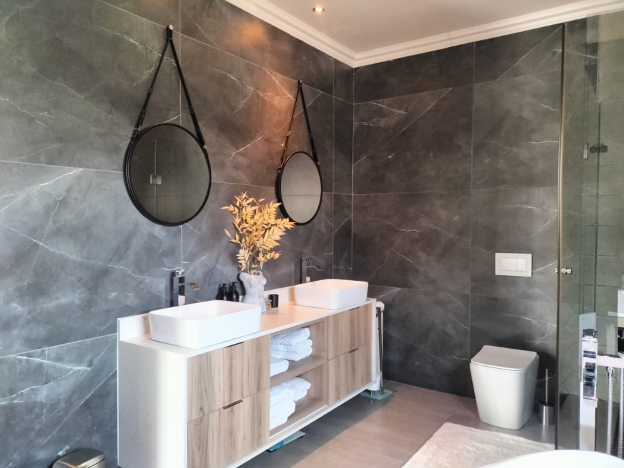 5 Bedroom Property for Sale in Beverley Gauteng