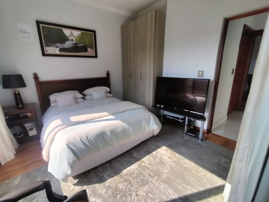 5 Bedroom Property for Sale in Beverley Gauteng