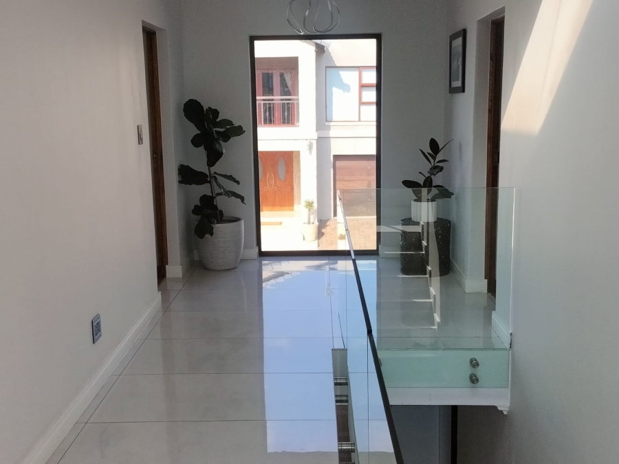 5 Bedroom Property for Sale in Beverley Gauteng