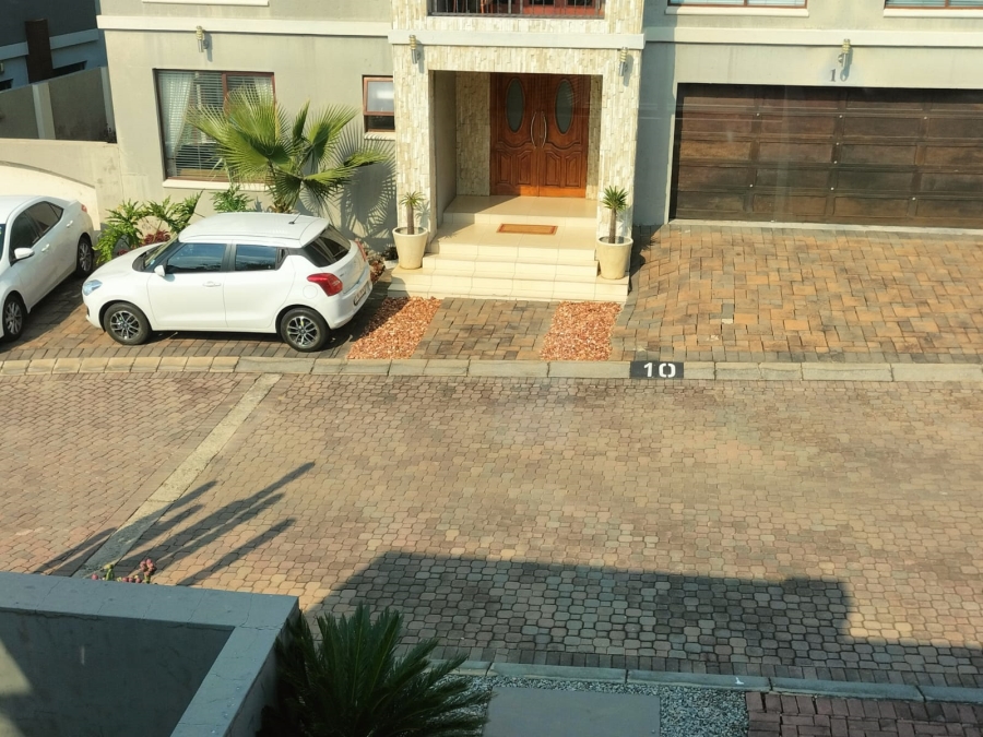 5 Bedroom Property for Sale in Beverley Gauteng