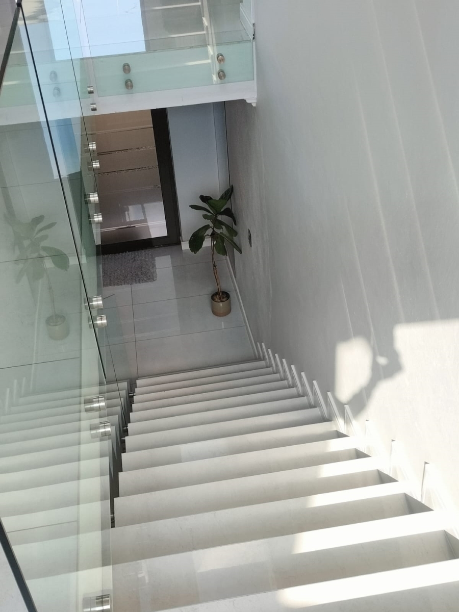 5 Bedroom Property for Sale in Beverley Gauteng