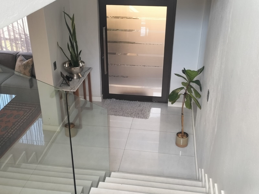 5 Bedroom Property for Sale in Beverley Gauteng