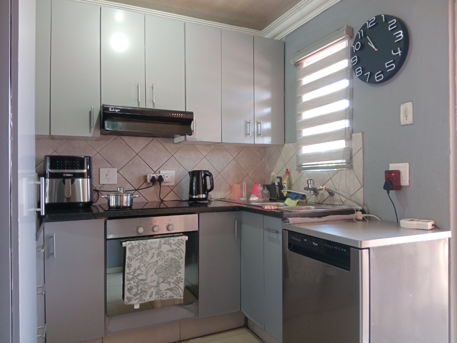 2 Bedroom Property for Sale in Albemarle Gauteng