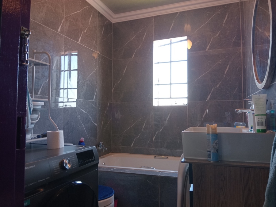 2 Bedroom Property for Sale in Albemarle Gauteng
