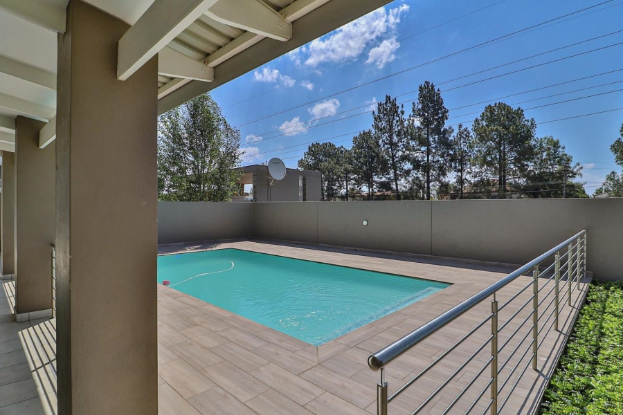To Let 2 Bedroom Property for Rent in Broadacres Gauteng