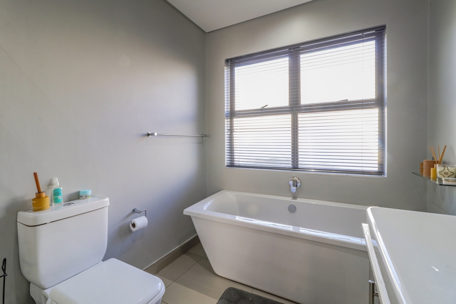 To Let 2 Bedroom Property for Rent in Broadacres Gauteng
