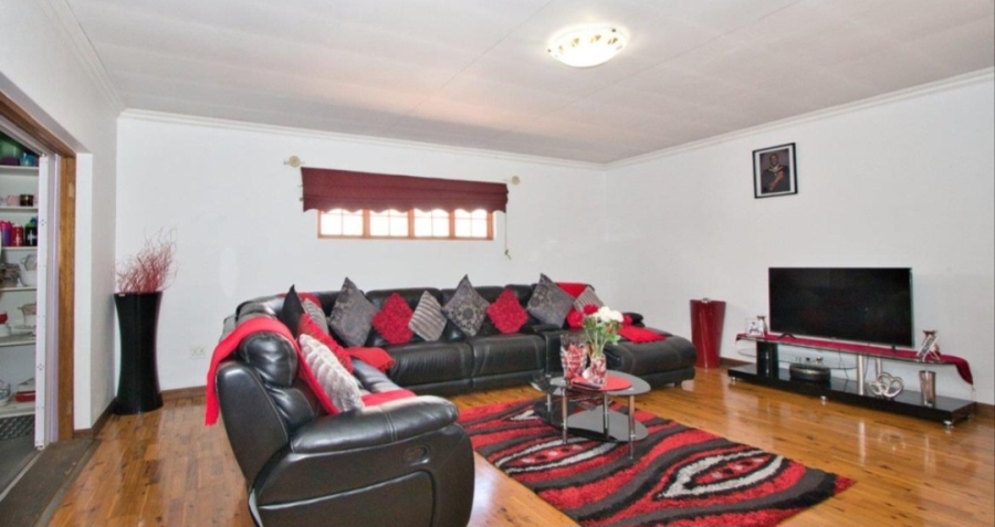4 Bedroom Property for Sale in Van Riebeeck Park Gauteng