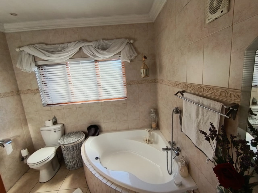 3 Bedroom Property for Sale in Lakefield Gauteng