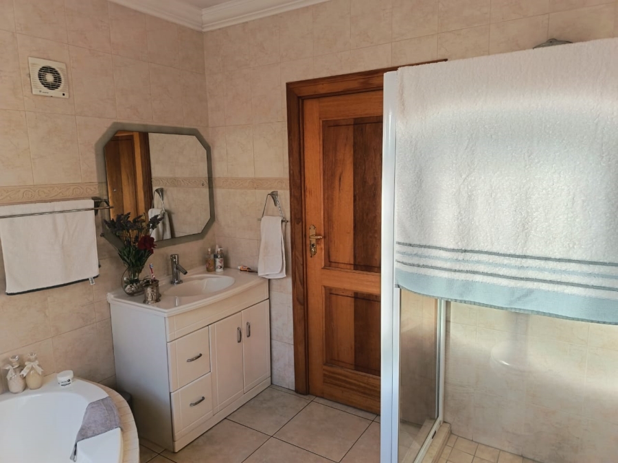 3 Bedroom Property for Sale in Lakefield Gauteng
