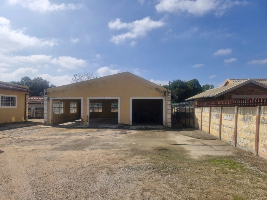 5 Bedroom Property for Sale in Mackenzie Park Gauteng