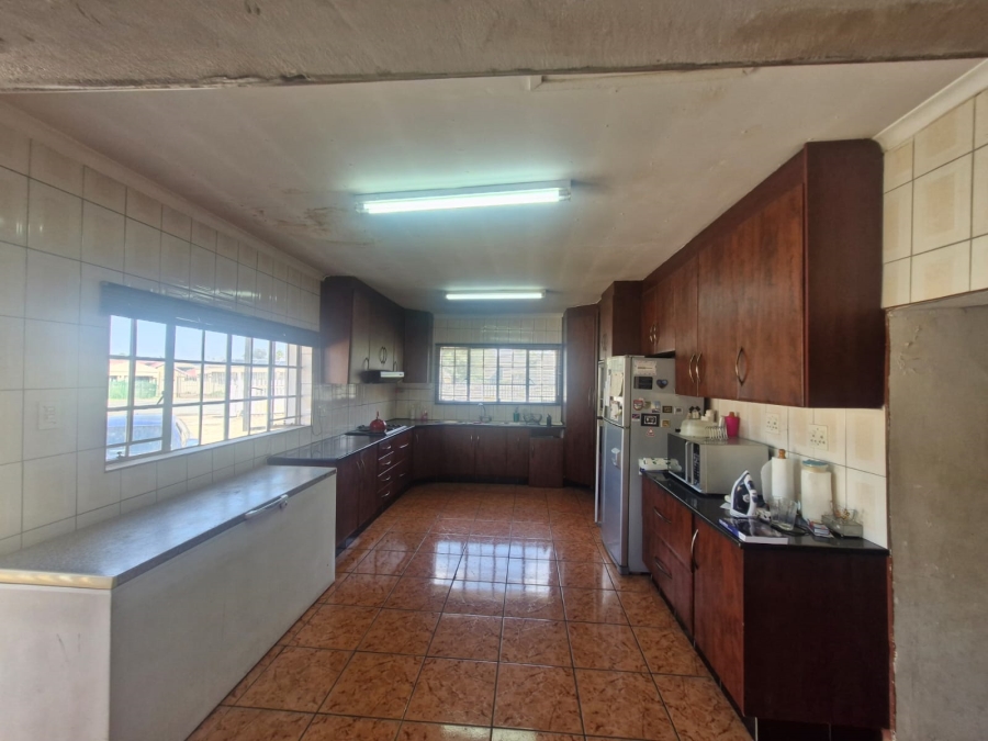 5 Bedroom Property for Sale in Mackenzie Park Gauteng