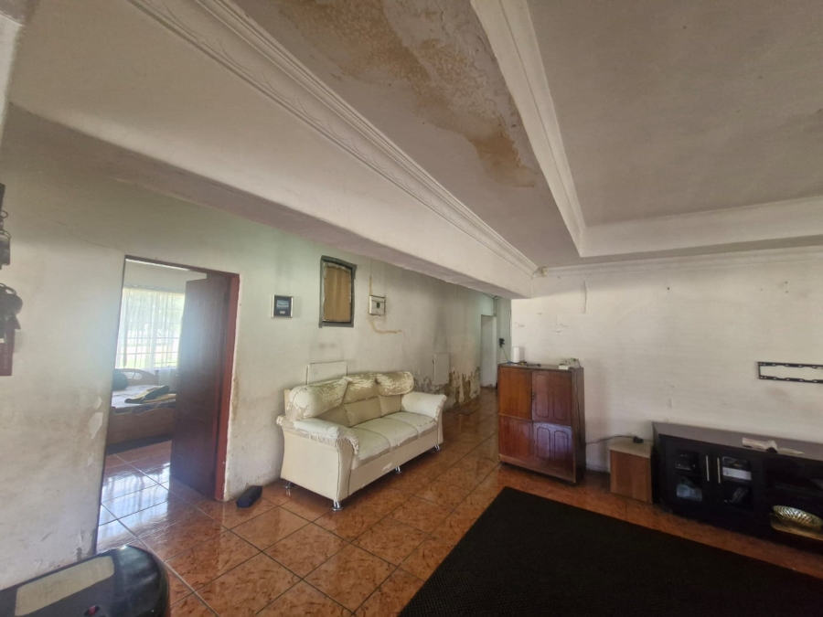5 Bedroom Property for Sale in Mackenzie Park Gauteng