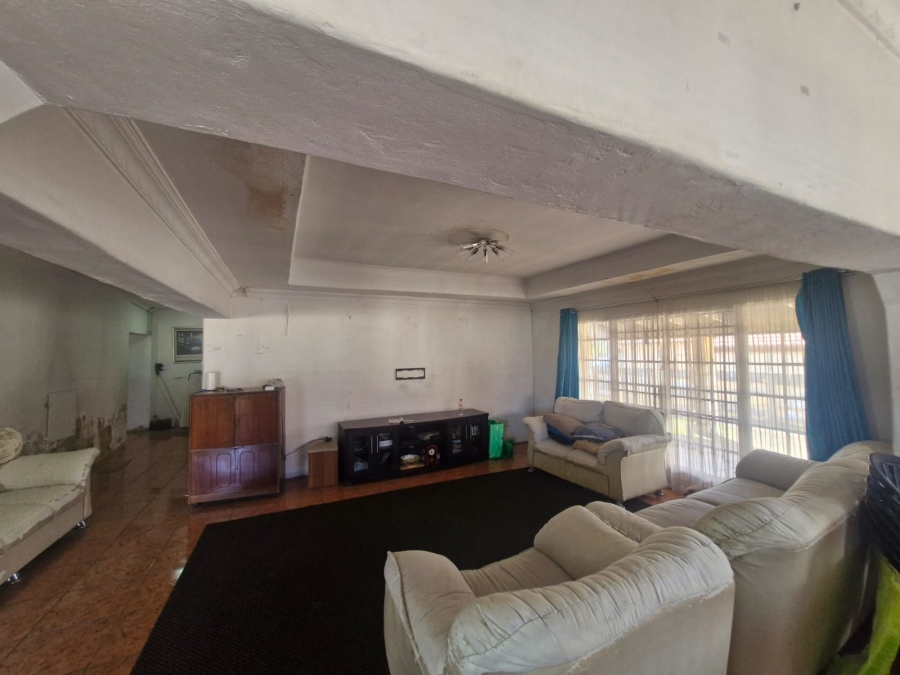 5 Bedroom Property for Sale in Mackenzie Park Gauteng