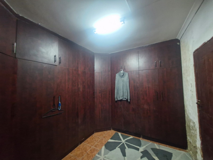 5 Bedroom Property for Sale in Mackenzie Park Gauteng