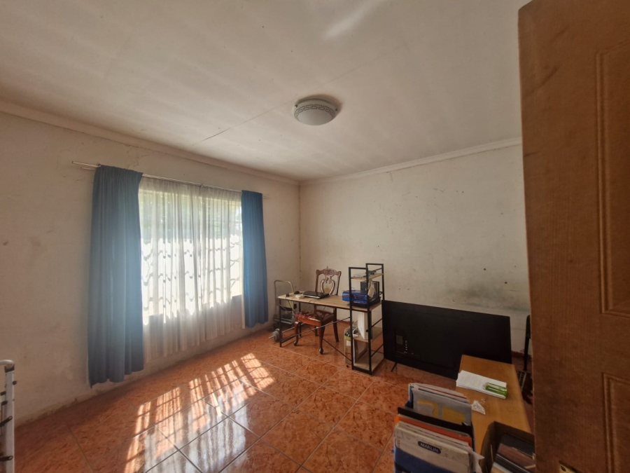 5 Bedroom Property for Sale in Mackenzie Park Gauteng